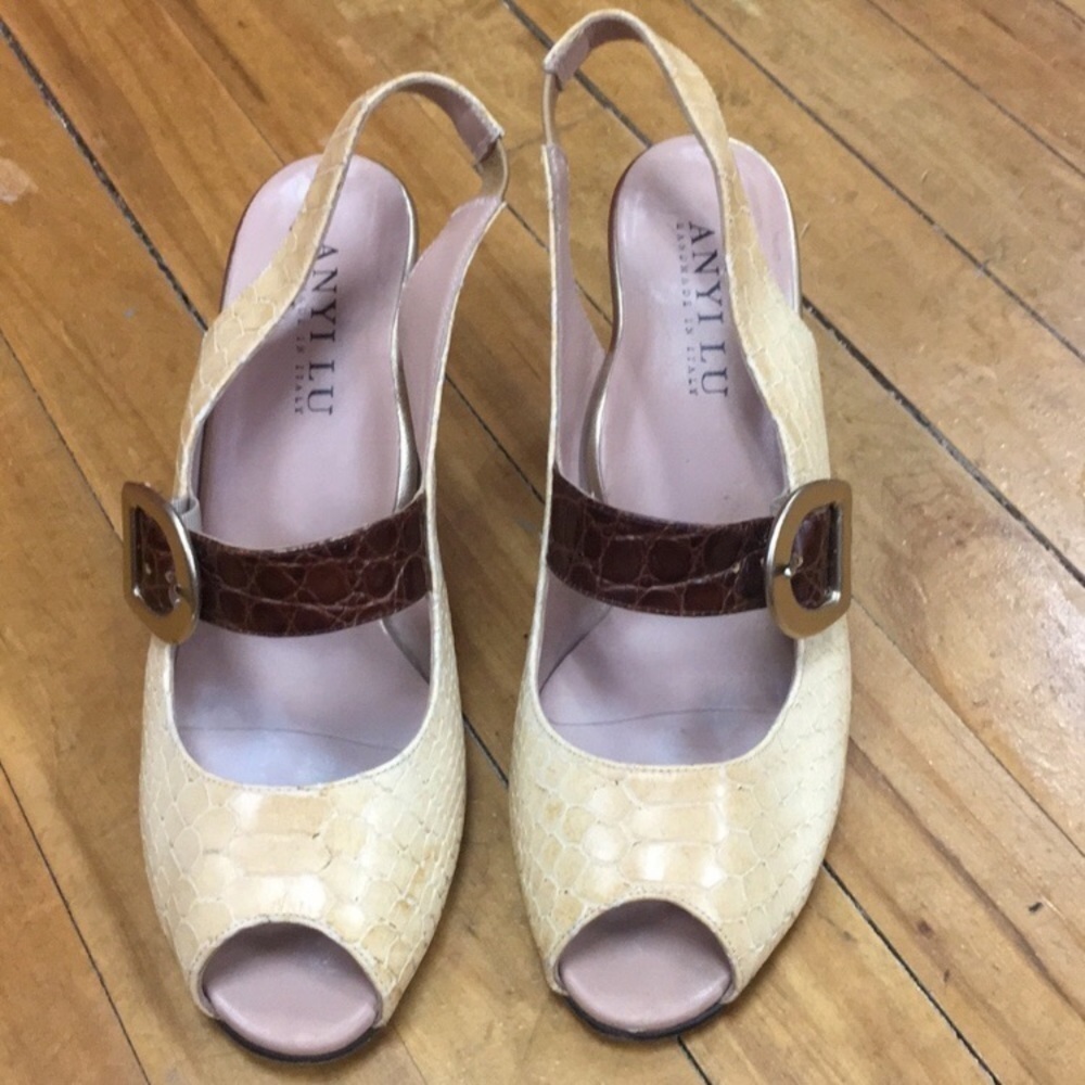 10.5 (euro 40.5) Sling Back Sandals by Anyi Lu EUC